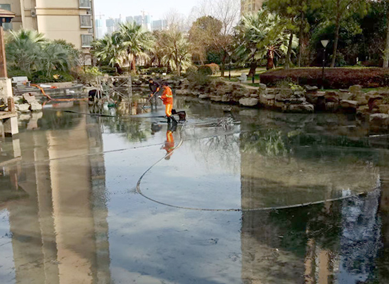 米东景观池淤泥清理