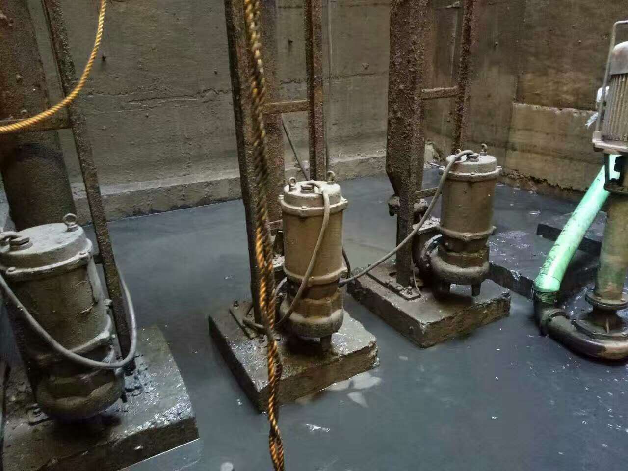 米东污水池清理