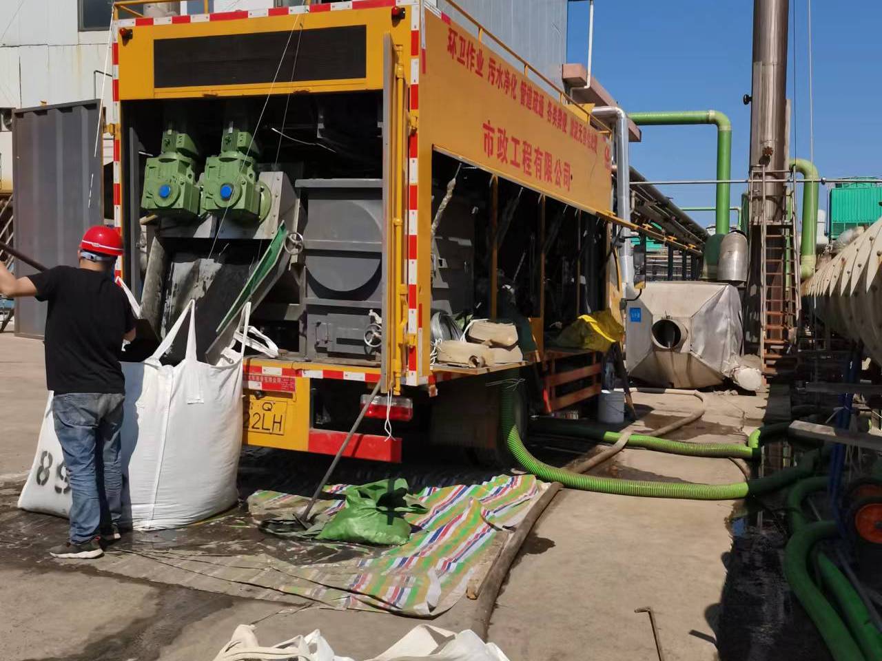 米东淤泥压干处理